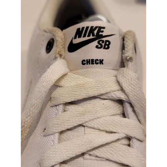 Nike White Sneakers Minimalist Design - Picture 12 of 12